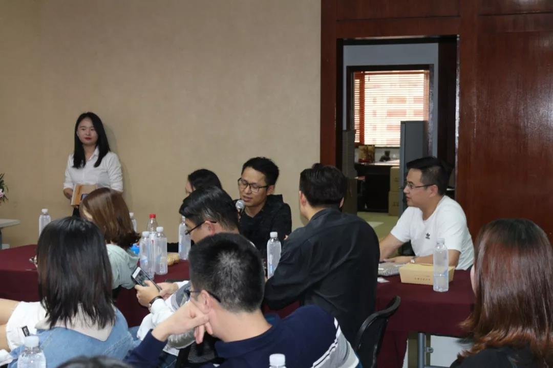 沙龍來(lái)賓自我介紹