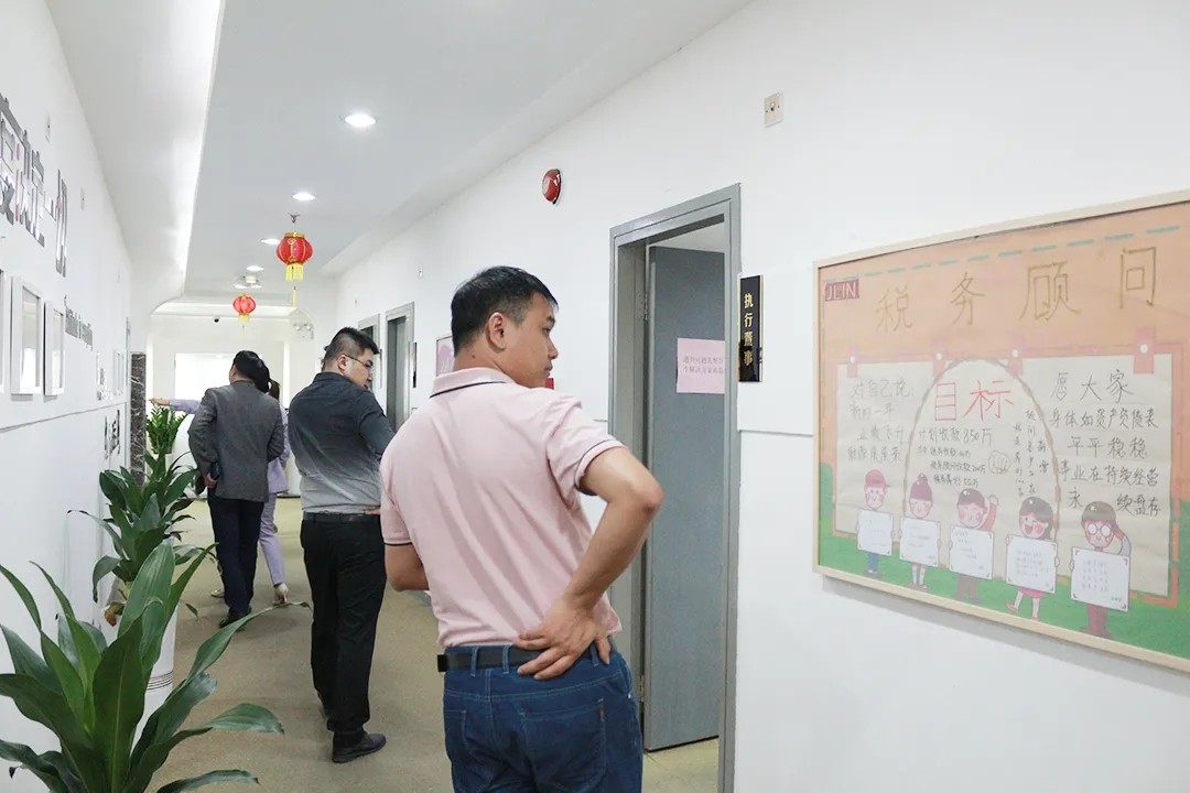 熱烈歡迎深圳市芯片行業(yè)協(xié)會(huì)蒞臨君林集團(tuán)交流座談！