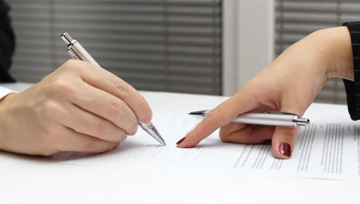 關(guān)于香港薪俸稅,在個(gè)稅里面扣除與減免的項(xiàng)目