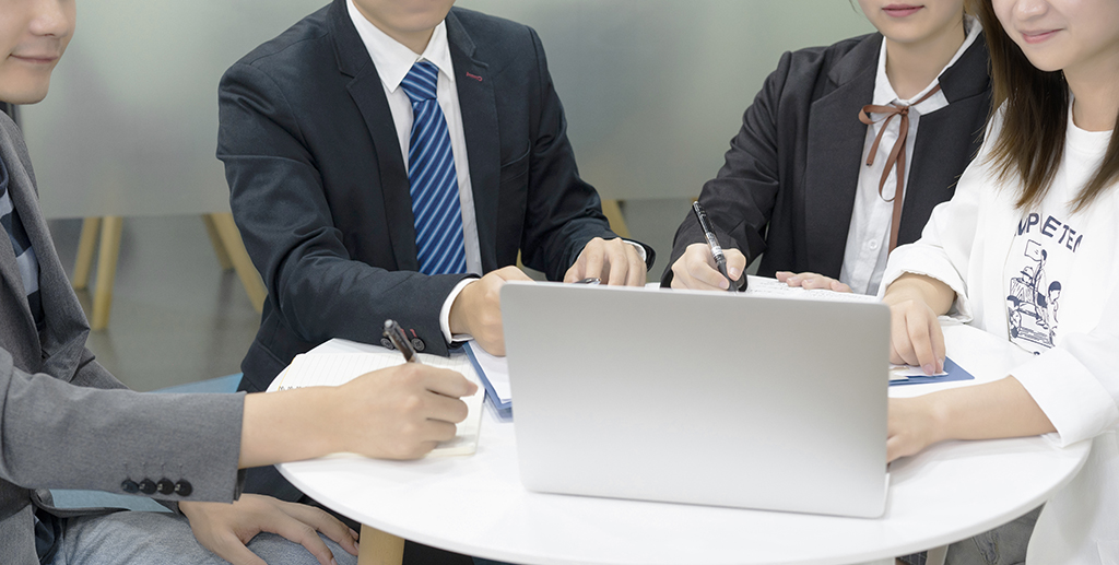 千庫(kù)網(wǎng)_商務(wù)辦公室會(huì)議探討交流攝影圖_攝影圖編號(hào)80711